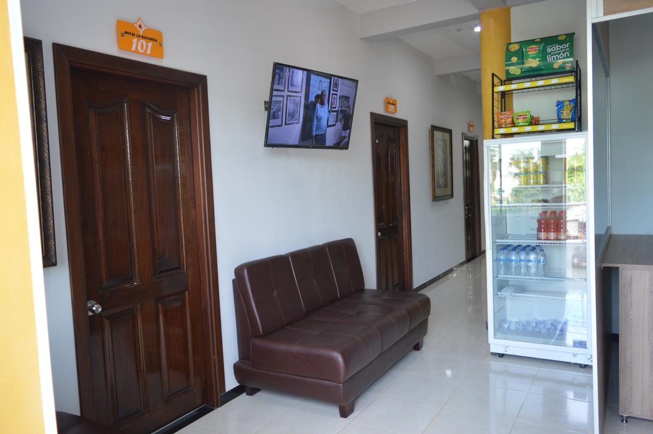 Caucasia Hotel La Rotonda מראה חיצוני תמונה